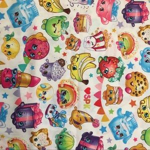 Shopkins face mask with filter pocket